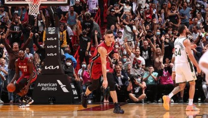 世界杯官网注册入口-完美助推剂！洛里令全队高潮 热火正重新变得强硬